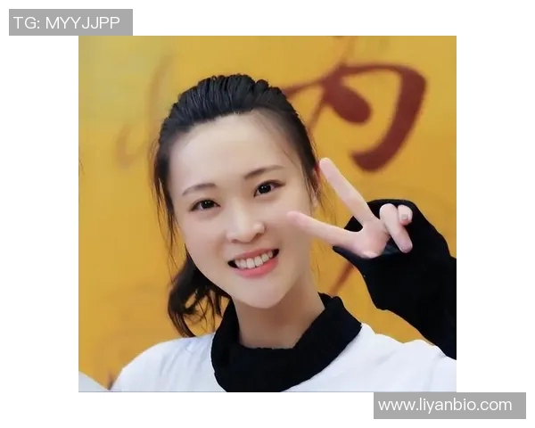 当红足球球星女相盘点揭秘赛场外的独特颜值与魅力气质