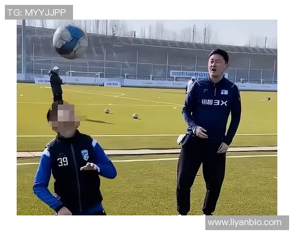 退役足球明星转型教练之路：那些成功与挑战并存的传奇人物
